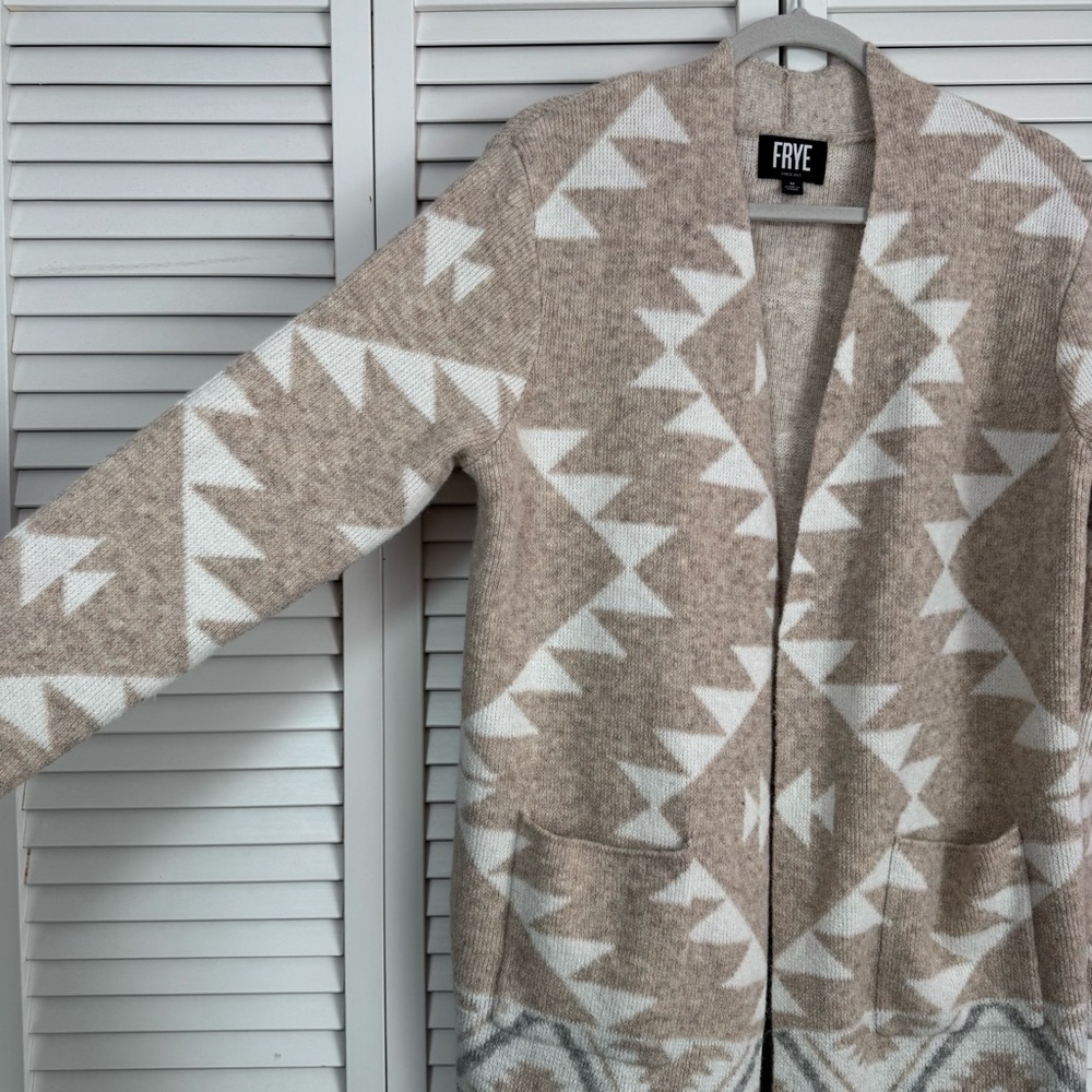 FRYE The Cozy Open Front Cardigan Tan White Western Aztec Nordic Long Medium - Picture 5 of 10